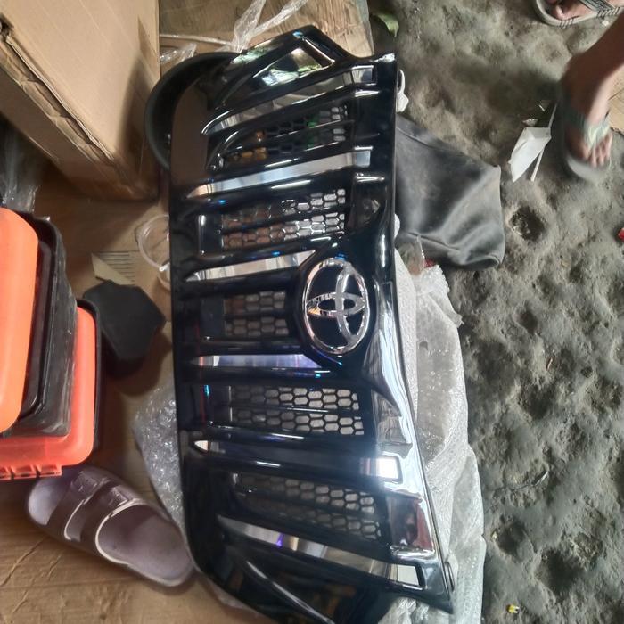 Grill depan mobil Avanza / Xenia 2016-2018 model Apollo glossy bahan plastik ABS