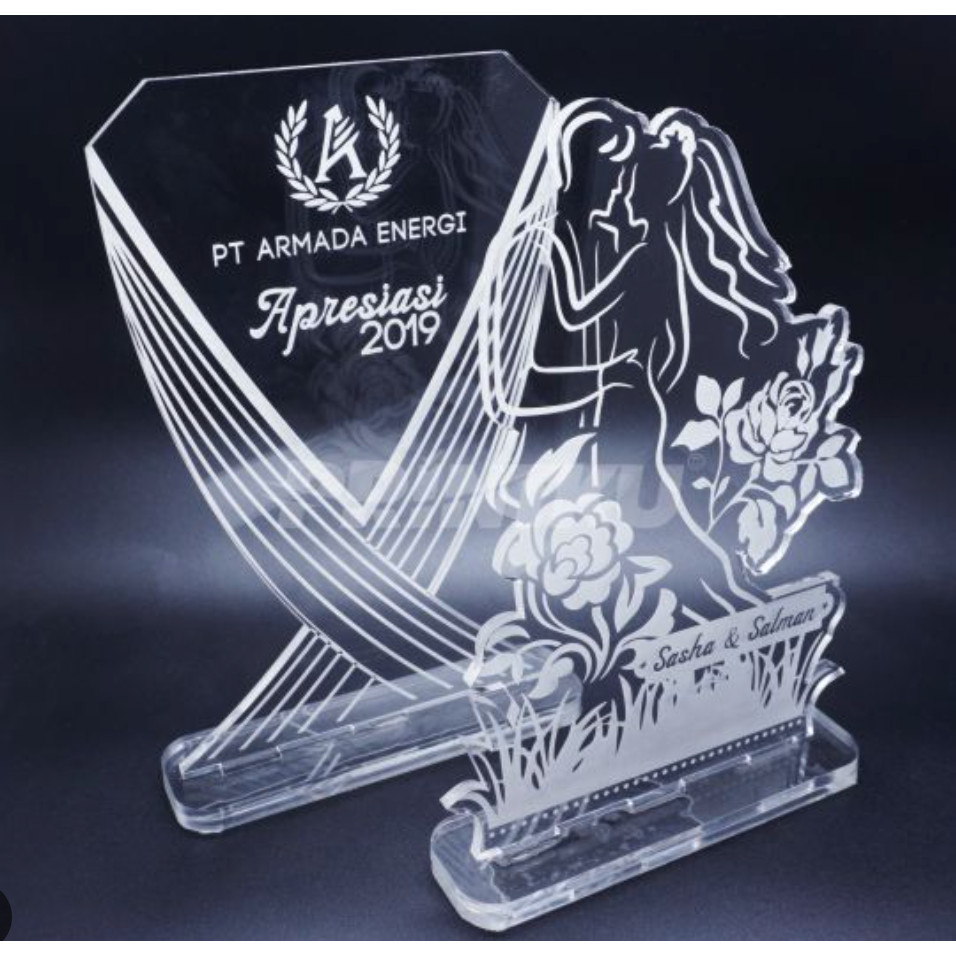 Plakat Akrilik Custom Wisuda Souvenir Kenang Kenangan Merchandise Kantor Grafir