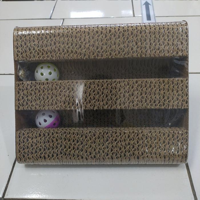 Scratcher board triangle ( mainan cat cakaran )
