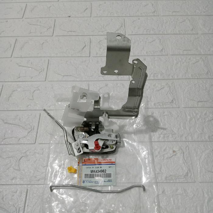 DOOR LOCK 01 CANTER PS110 PS125 KUNCI PINTU CANTER PS 110 125 PENGUNCI PINTU CANTER 110PS 125PS