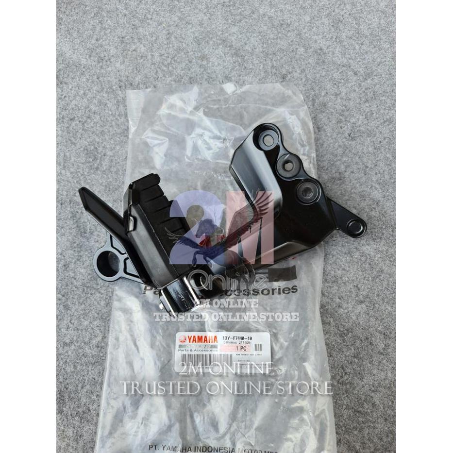 Dudukan Footstep Jupiter Z1 Belakang Kanan Ori Ygp 1Dy-F7440-10