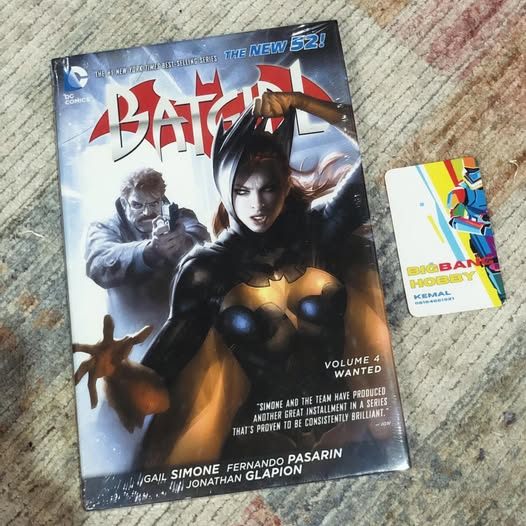 DC COMICS HARDCOVER
BATGIRL - WANTED