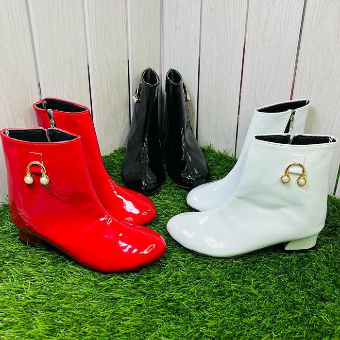 Sepatu boot anak perempuan Fashion variasi gantungan C Ukuran 26-35 boot anak perempuan import
