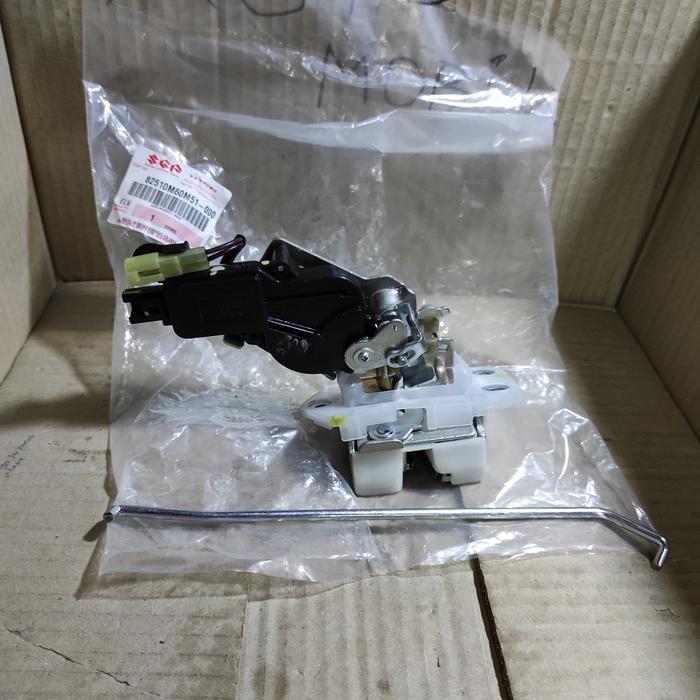 Door lock Bagasi Ertiga Type GL GX
