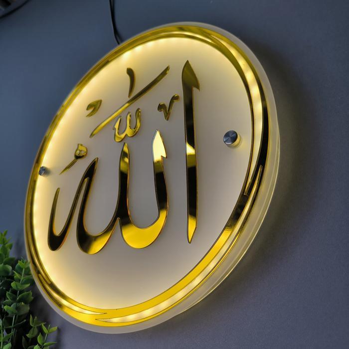 Sedia Kaligrafi Akrilik Gold Allah Muhammad Timbul Lampu LED Akrilik Snow Background Hiasan dinding