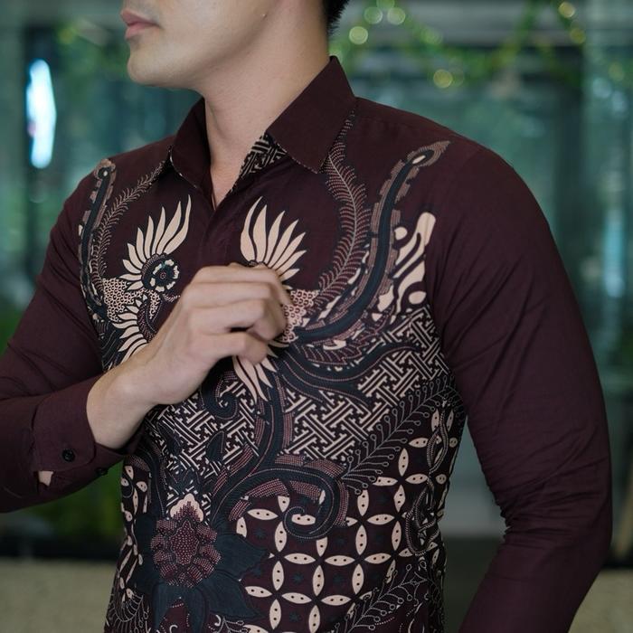 BATIK NINGRATAN MOTIF PRABUWIRA BURGUNDY MAROON Kemeja Batik Pria Premium Lengan Panjang Slimfit