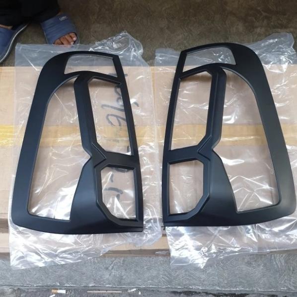 Garnis Lampu Depan Belakang Nissan Navara Np300 Hitam