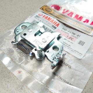 Kunci Engsel Pengait Pengunci Jok Seat Lock Jupiter Z Robot Lexam 115 Xeon Karbu RC GT 125 Ori Ygp
