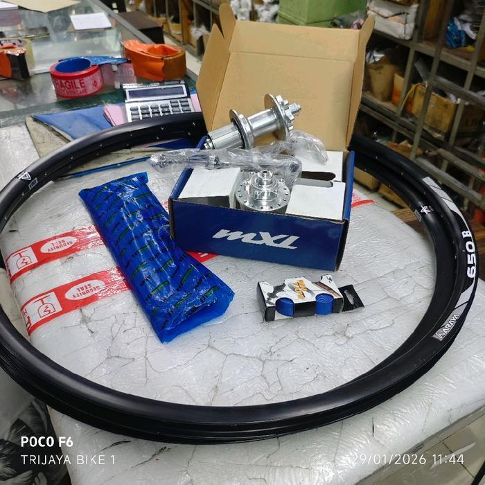 Wheelset Velg Set 27.5 Araya 650B Hub Mxl 7 Bearing Disc Brake Silver Loncher Six Bolt 100/135 11