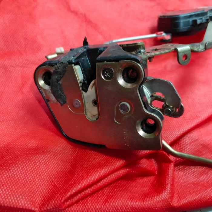 Doorlock Pintu Tengah Original Daihatsu Taruna