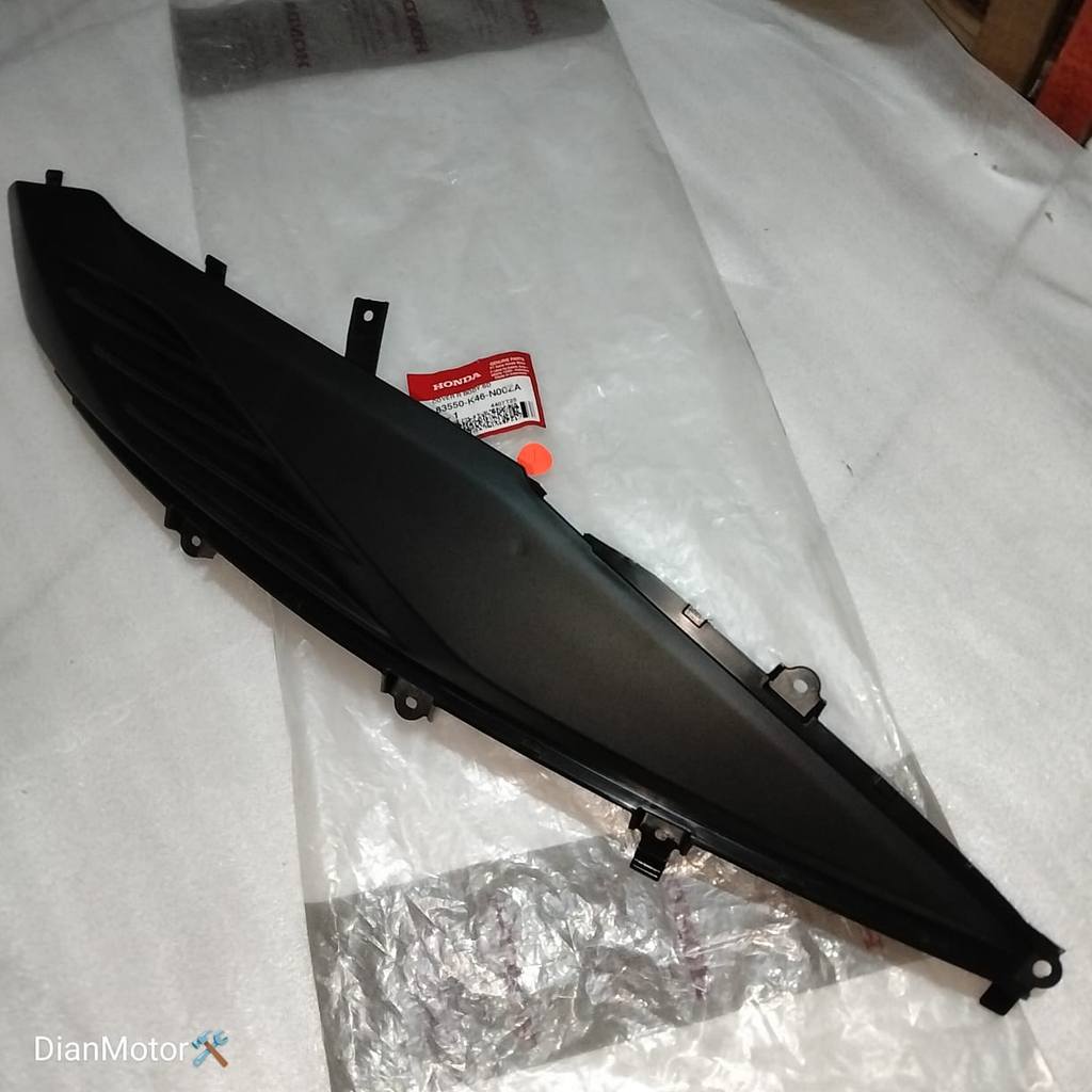 AHM 83550K46N00ZA COVER BODY BAWAH ATAU SIDE VARIO 110 FI K46 HITAM KANAN ORIGINAL