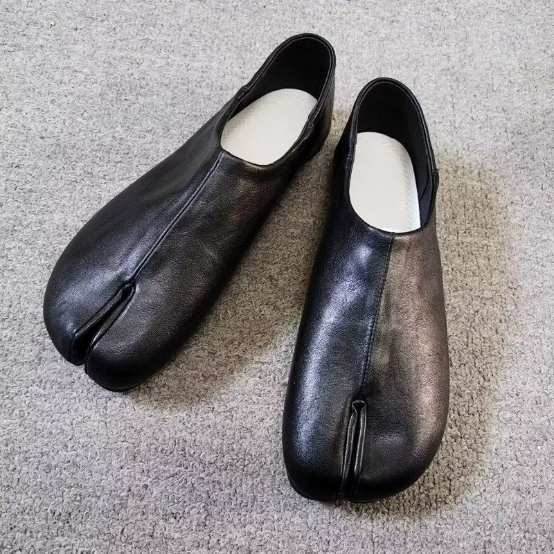 Pull on Black Tabi Shoes Women Flats Spring Autumn Fashion Silver Slip-on Loafers PU Leather Casual