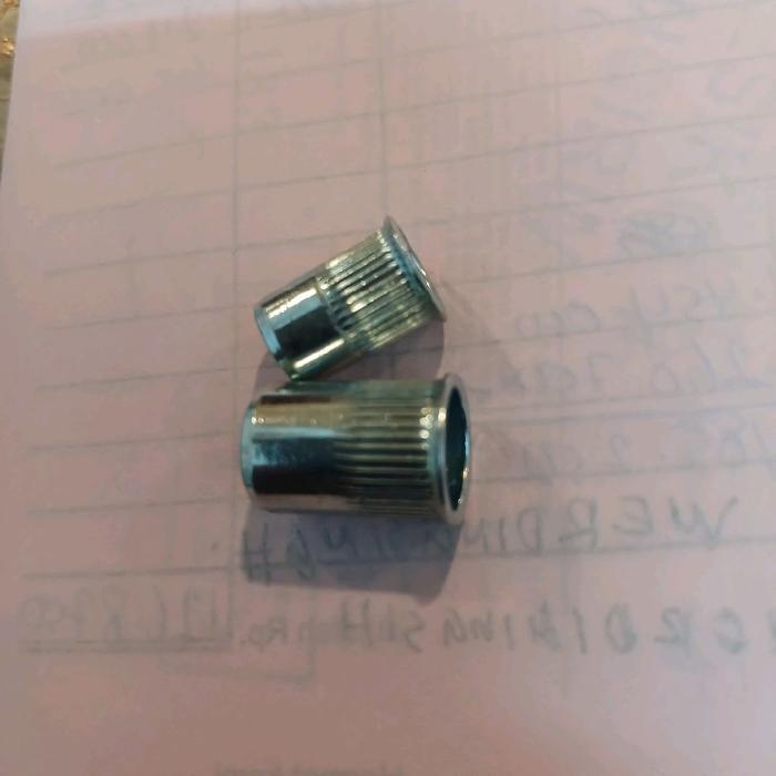 rivet nut m6 putih bibir tipis bahan besi.nut rivet m6 bibir tipis.mur rivet nut m6 isi 100 pcs.nut