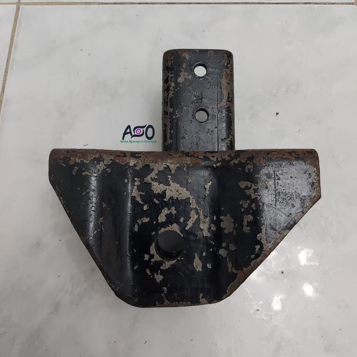Hanger Bracket Per Depan Bagian Depan Kanan Dyna Dutro HT125 HT130 HT 130 newss