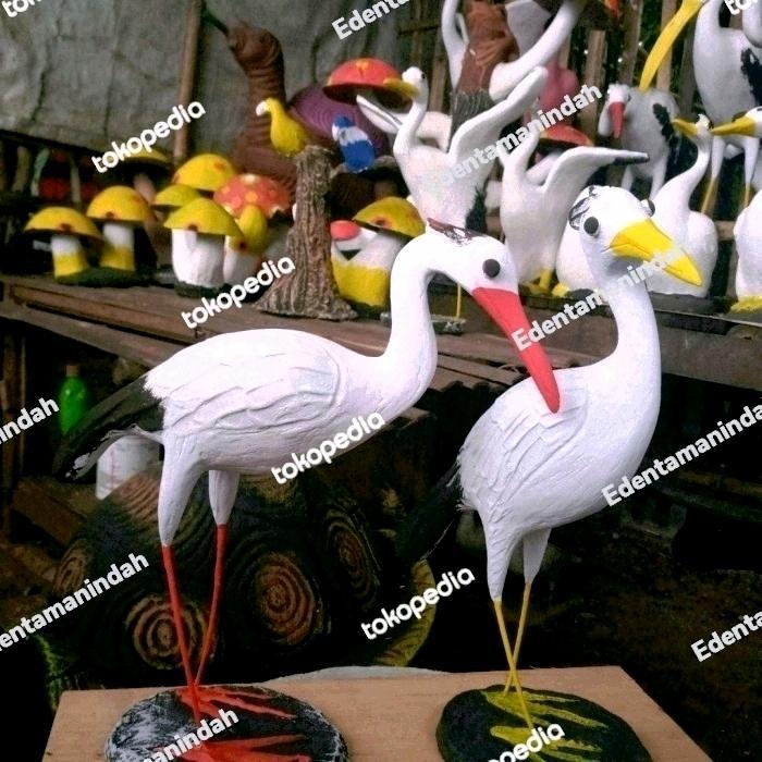 patung burung bangau taman BISA GRAB