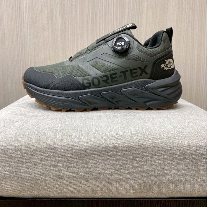 The North Face Sepatu Gunung Tracking Gore-Tex Hitam dengan Teknologi GORE-TEX untuk Performa