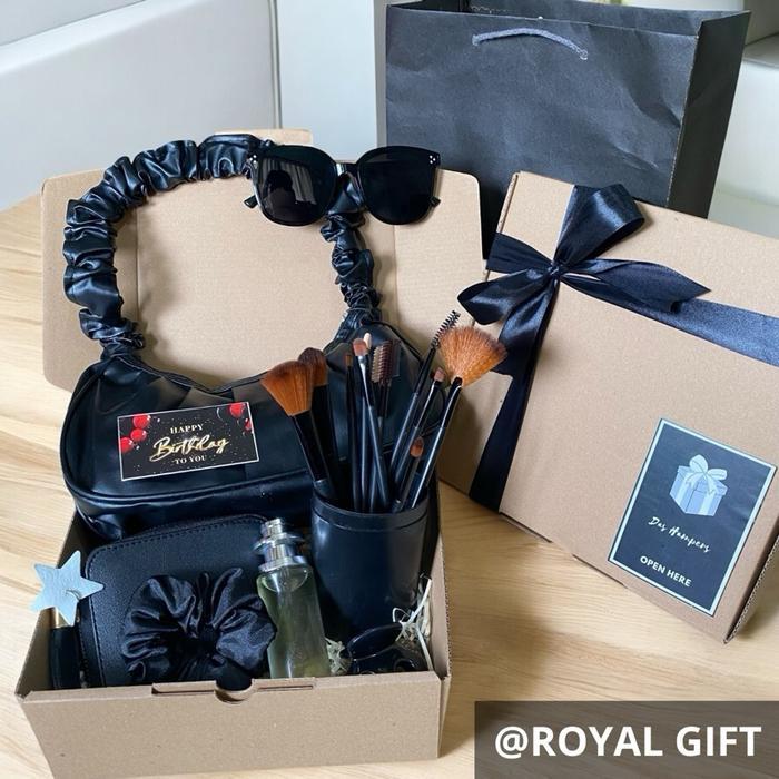 KADO CEWEK TAS CEWEK DOMPET CEWEK HAMPERS CEWEK HAMPERS WISUDA HAMPERS BIRTHDAY