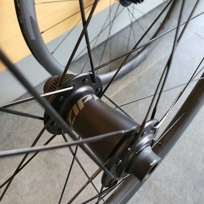 Wheelset Zipp 303 Disc ke Firecrest Tubeless Cliner