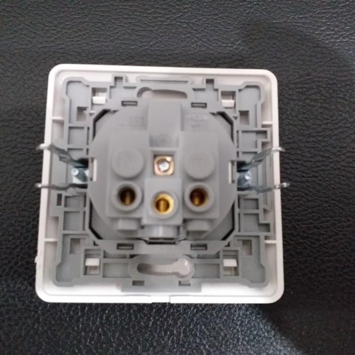 Stop Kontak Tutup Shukaku Stop Kontak Inbow + Cover Shukaku - Sku 8625 Pasti Ori