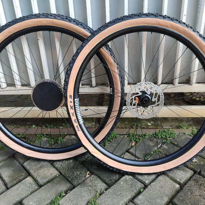 Wheelset 29er TA boost Microspline ban Maxxis tanwall skinwall bukan entity xl2 nautilus