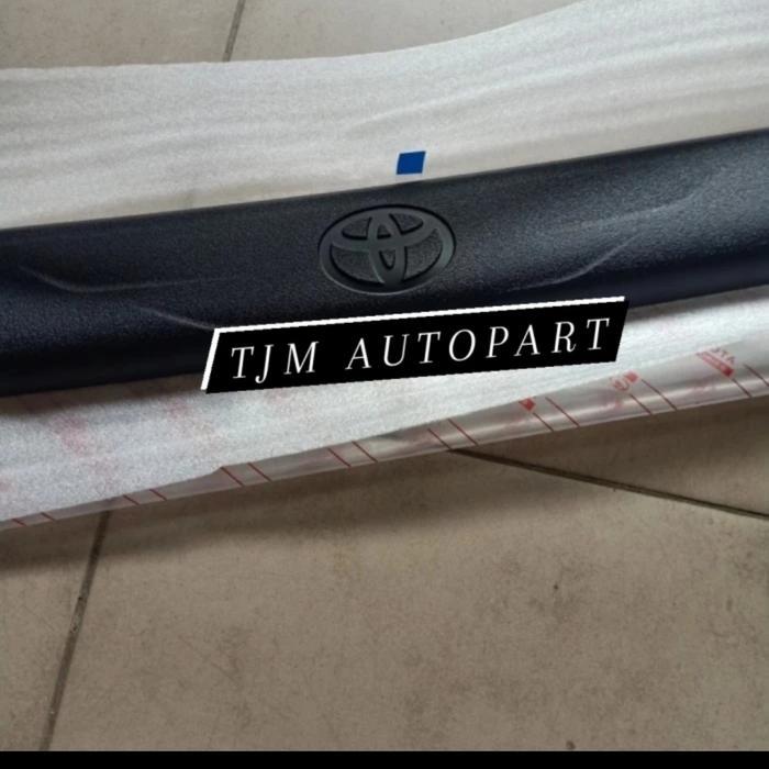 SILL PLATE / SILL PLATE / SCUPLATE BELAKANG INNOVA REBORN ORIGINAL