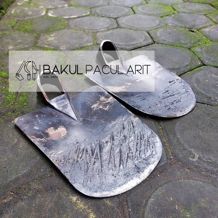 CANGKUL 888 KROMPYONGAN BAHAN BESI PACUL SAWAH PUPUK ANTI LENGKET