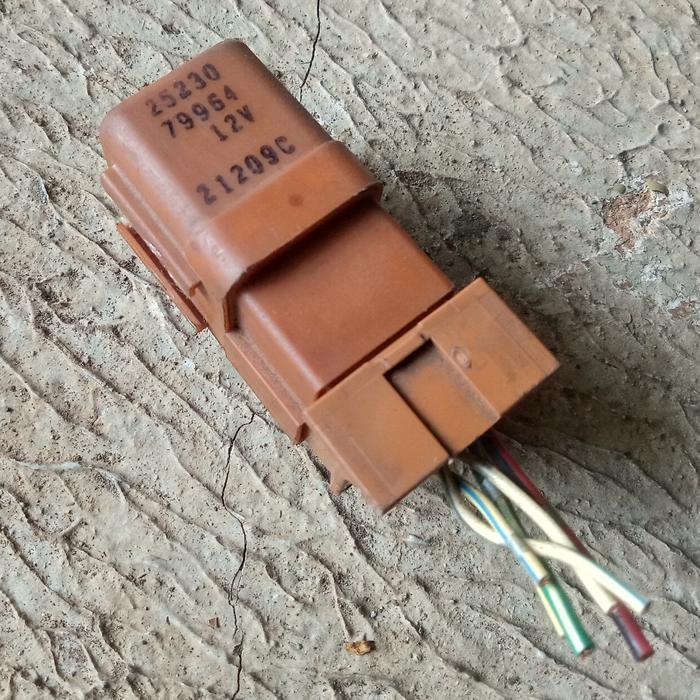 relay fan AC radiator Nissan X-Trail T30