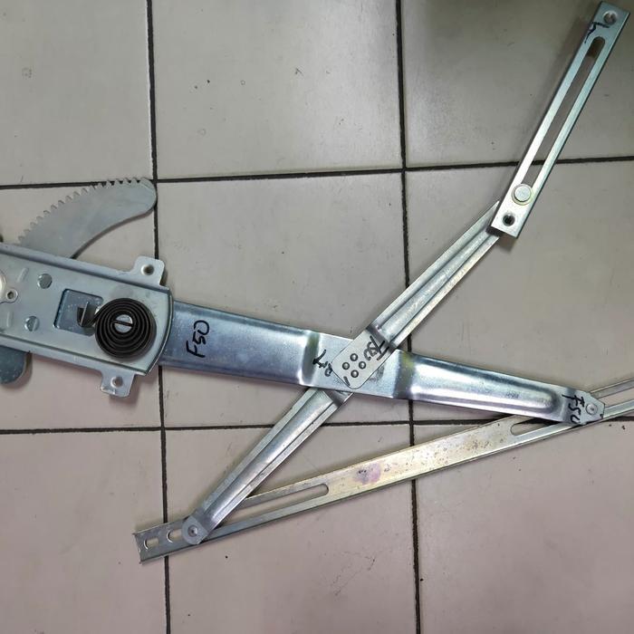 Regulator Kaca Depan Daihatsu Taft F10 & Taft F50