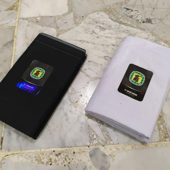 Sarung Polos Hitam/Putih Gajah Duduk Mika