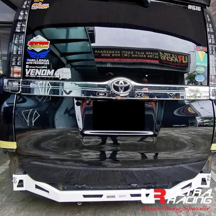 Aksesoris Rear Anti Collision Bar (2p) Ultra Racing Toyota Voxy