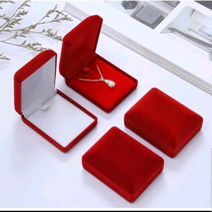 box kotak kalung liontin perhiasan emas bludru red