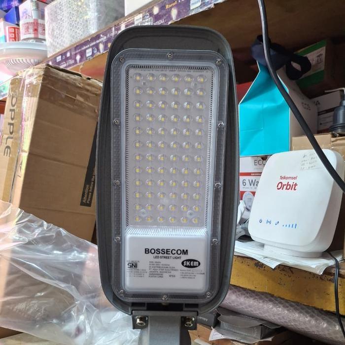 junjiwashop - Lampu Jalan PJU SMD Bossecom Waterproof IP66 50 100 150 200W Watt