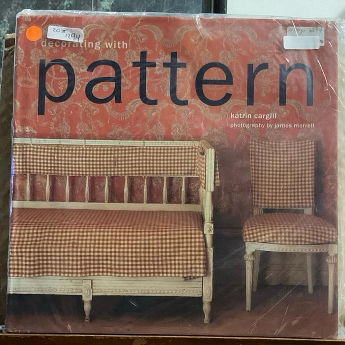 2025 - 1294 sewing book decorating with pattern
