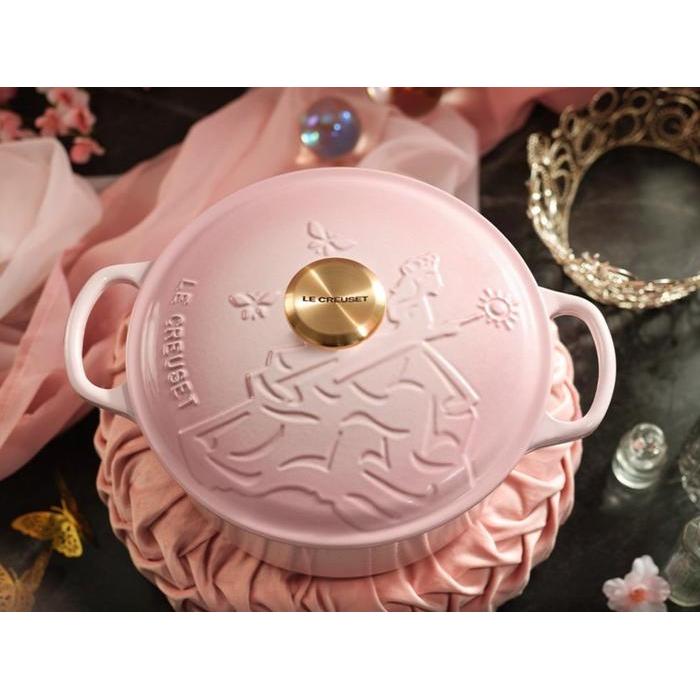LE CREUSET Wicked Collection : Glinda Round Cast Iron Casserole 24cm - Shell Pink