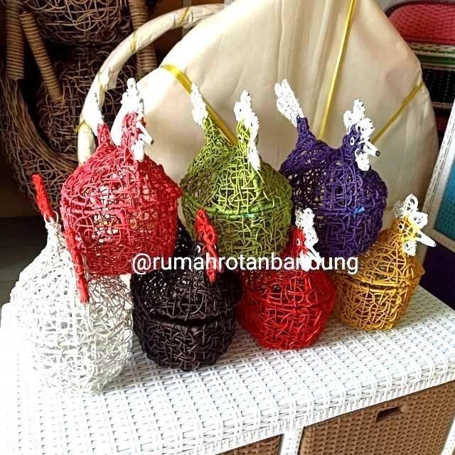 Tempat Telur Bentuk Ayam Jumbo Rotan Sintetis /Keranjang Penyimpanan Telur