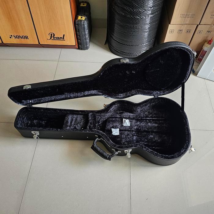 Hardcase untuk gitar akustik klasik