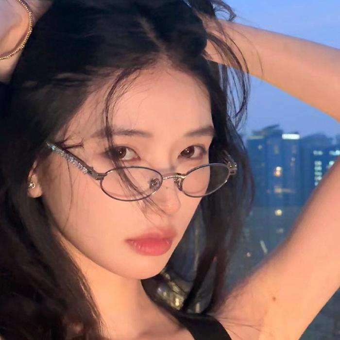 Kacamata Bertabur Hati Wanita Kacamata Bingkai Kecil Oval Highend Kacamata Optik Fashion