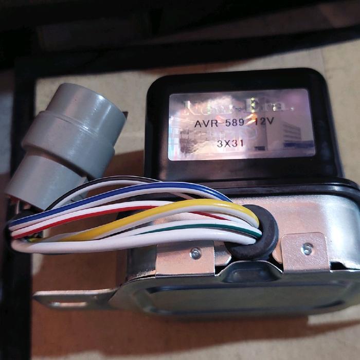 Regulator Ket Out 12Volt Toyota Landcruiser Hardtop Soket Bulat