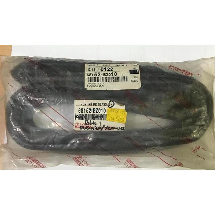 Karet List Kaca Pintu Mobil Toyota Avanza/Daihatsu Xenia BLK LH 68152-BZ010-001 Asli - 59259 -