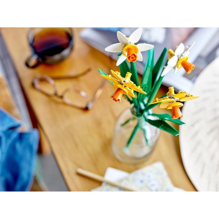 LEGO Botanical 40747 Daffodils