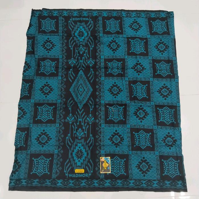 Sarung Wadimor Viscos Batik Hitam Motif Pria