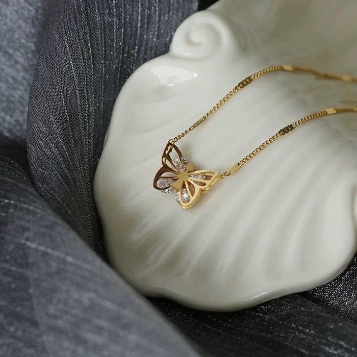 K276 Kalung Titanium wanita Liontin Kupu-kupu Zircon Elegant Lapis Emas 18KGP