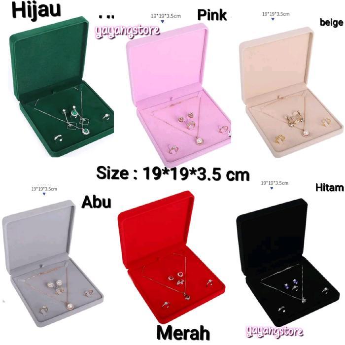 Kotak / Box / Tempat Perhiasan Set Beludru Kalung Cincin Gelang Anting Emas Lamaran Seserahan Nikah