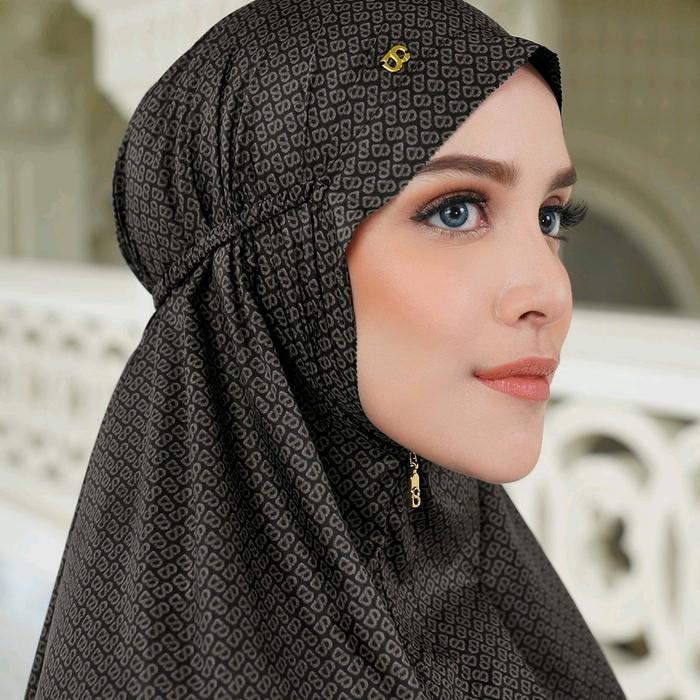 Buttonscraves Tapis De Fleurs Capsule Prayer Robe