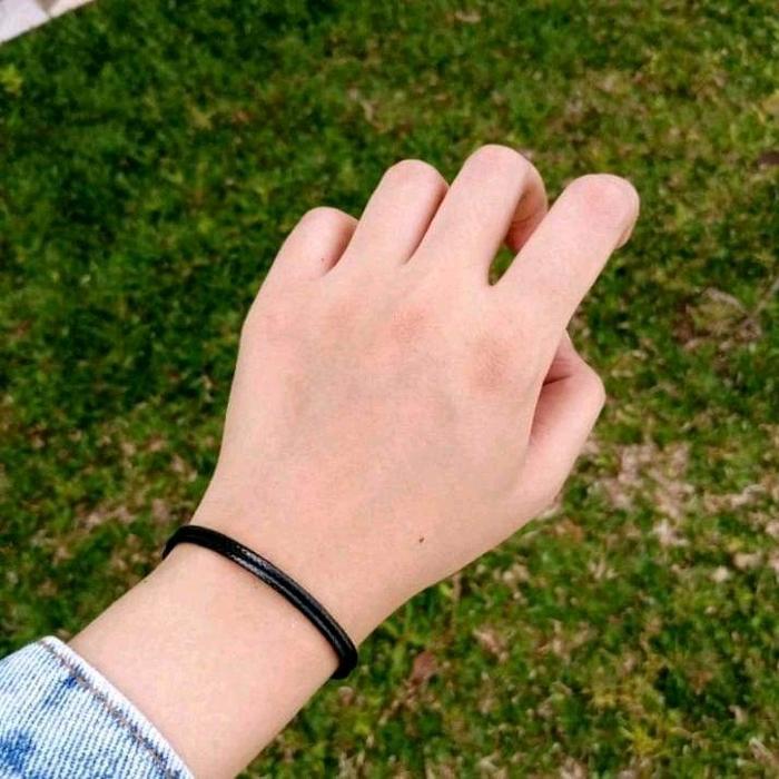 Gelang Satin Hitam Polos Premium 2mm: Desain Adjustable Casual untuk Cowo Cewe - Gelang Harian