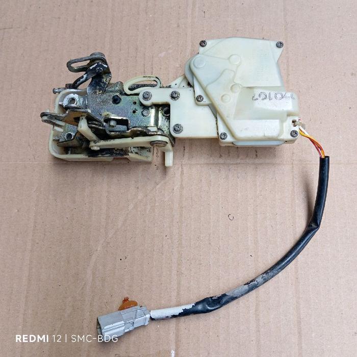 Doorlock door lock + actuator pintu belakang kiri L Honda Civic ferio asli copotan