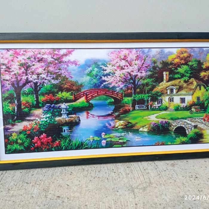 hiasan dinding plus bingkai gambar pemandangan bunga sakura ukuran 65x45cm Lukisan