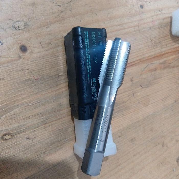 READY TERLARIS HAND TAP YAMAWA 1.5P HT P3 HSS M20 X 1,5 handtap isi 1 yamawa hss 20 mm x 1,5 mm.