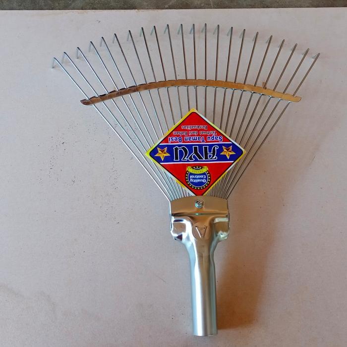 sapu taman besi/sapu garuk/sapu daun kering