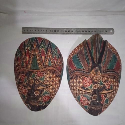 Hiasan Dinding Topeng Batik Topeng Merak Topeng Panji Bahan Kayu Ukuran L (Besar) Motif Batik Tulis